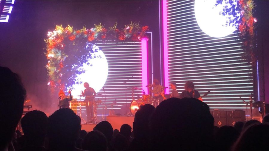Hayley Williams sings “Forgiveness” while the band plays along. She performed the song at their Omaha concert at the Orpheum on November 25. 